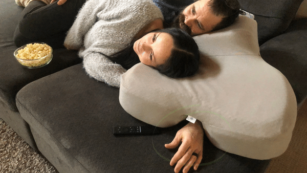 Place your arm in different positions for ultimate comfort with the big spoon pillow